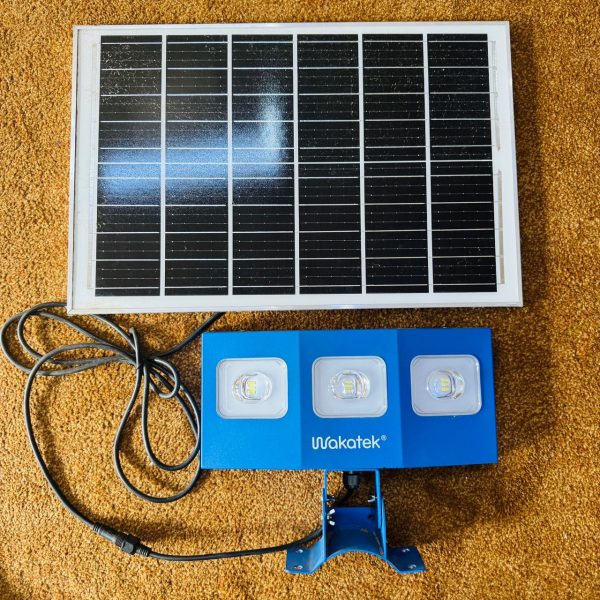 Wakatek Solar Flood Light - Image 6