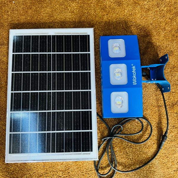 Wakatek Solar Flood Light - Image 2